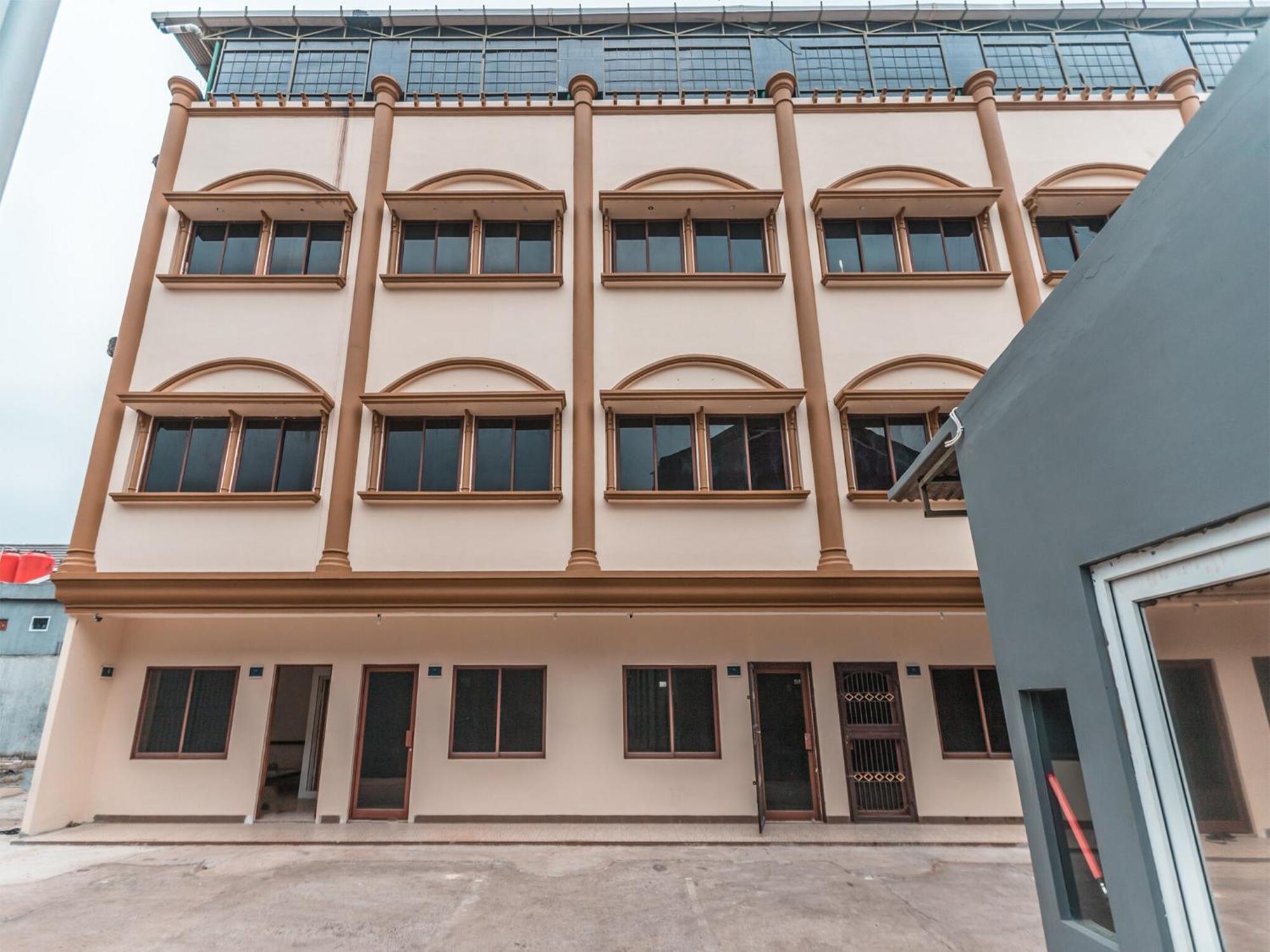 Super Oyo 2034 Eden Guest House Depok Exterior photo
